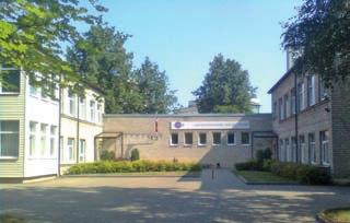 Pašvaldību mācību centra direktore Latvijas Pašvaldību mācību centrs (LPMC) ir pašvaldību dibināta izglītības iestāde profesionālās pilnveides, profesionālās tālākizglītības un interešu izglītības