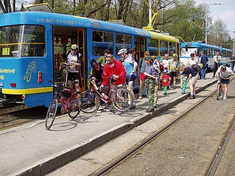 Issues needed to be solved before introduction of additional bicycle transport