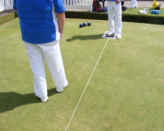 In addition, a variation on frontcoaching is the positioning of the coach's foot off the string at a set distance from the front edge of the
