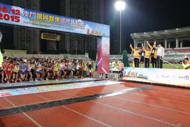 Photo captions: P001: The event was kicked off with horn blasts by Mr. Ma Iao Hang, President of Macau Athletic Association, Mr.