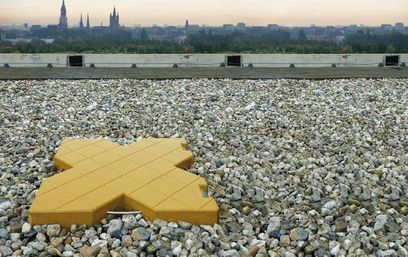 Sectional view Slab dimensions Material Slab thickness Colour Surface treatment Weight 900 x 900 mm B45 concrete 110 mm Yellow Diamond pattern Approx.