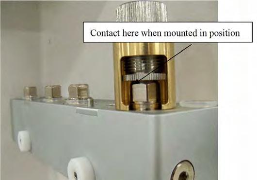 Repair and Troubleshooting Pneumatic Circuit System Problems Turn the knob clockwise until the bottom surface of the pressure head is in contact with the top surface of the connector, as shown below.