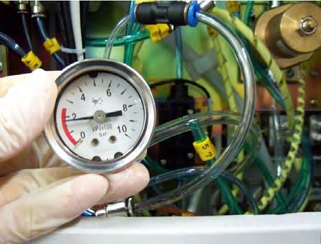 Pneumatic Circuit System Problems Repair and Troubleshooting FIGURE 5-21 3. Turn on O2 pipeline supply and record the reading on the O2 pipeline pressure gauge. Observe the test pressure gauge.