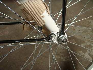 Connecting the front brake cable First