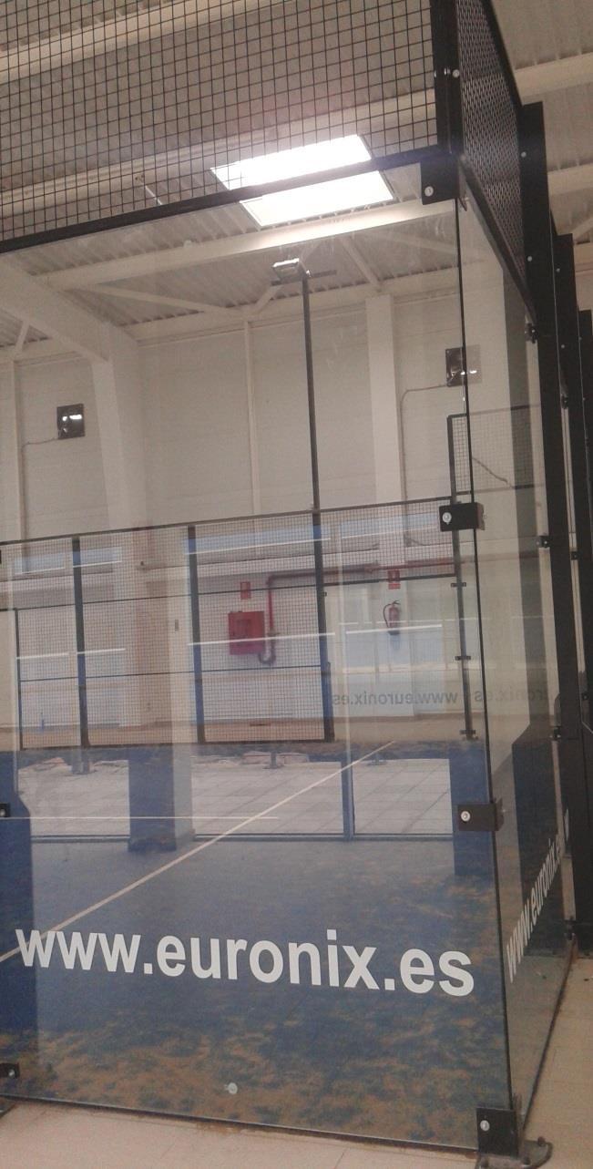 Tempered Glasses The glass used in padel courts construction must be a tempered glass, so its maintenance as such is