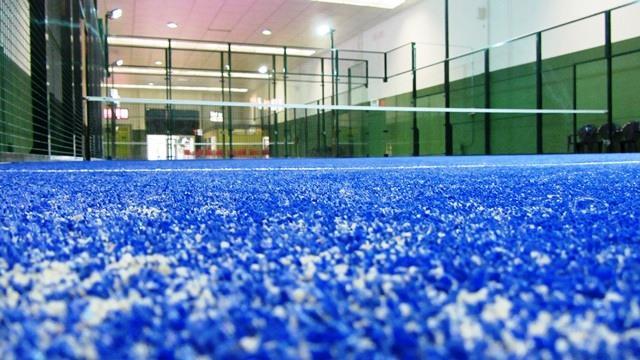 Artificial turf is the element that suffers the most among all the elements of the court.