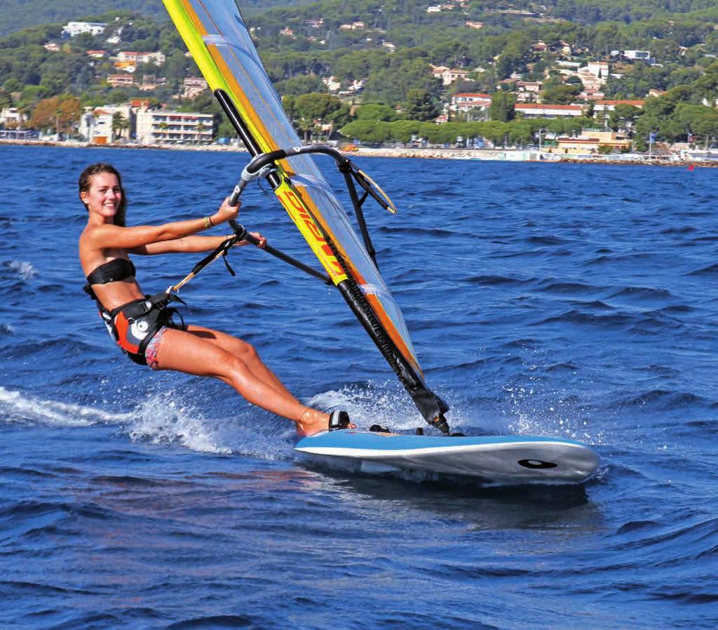 BIC WINDSURF TECHNO #Blue Line DEVELOPED & PRODUCED IN FRANCE Durable, Lightweight Performance Generous volume, great stability and featuring a retractable daggerboard, the Techno 4 D, 5 D and 1 D