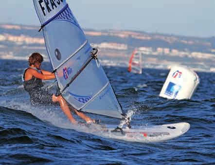 In light winds, the near 3 m length helps the board really glide through the water, making windsurfing an exciting option in sub-planing conditions.