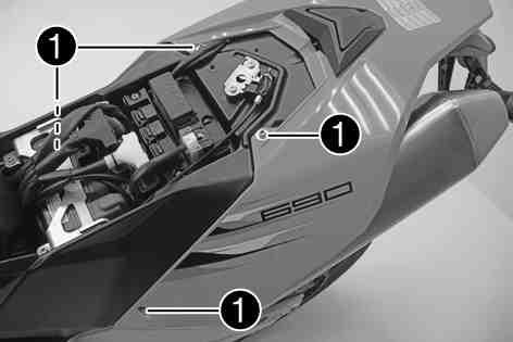 Turn the ignition key 90 counterclockwise and remove the filler cap. The filler cap has a tank air vent system. 100227-10 3.