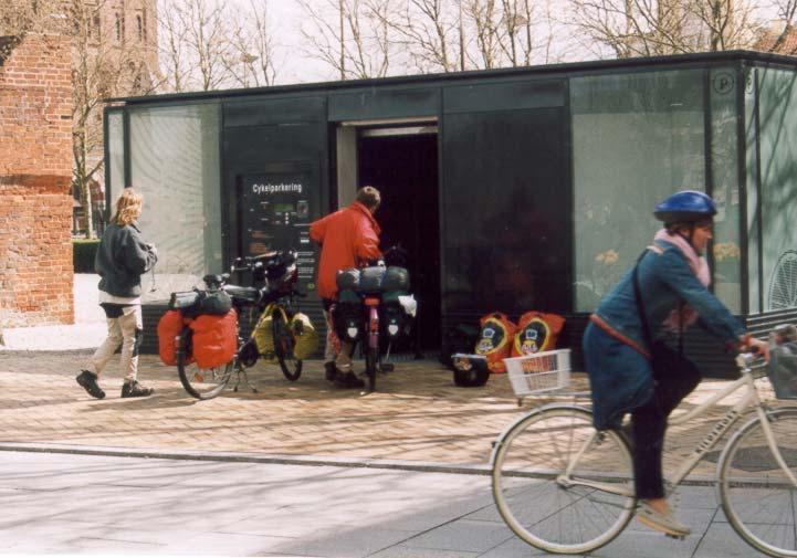 Cycle parking safety measures Automatical cycle parkinghouse Including storeroom for clothes and