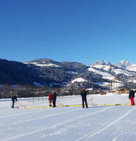 is done in secret. The snow arena measures 220 x 140 meters and is conjured by Dario Pedrolini and his team on the frozen lake in St. Moritz.
