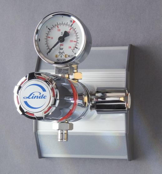 BASELINE cylinder pressure regulators are equipped with cylinder connectors, inlet and outlet pressure gauges and outlet fittings. An optional shut-off valve is also available.