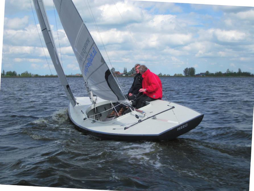 G2 VERSIONS All G2 versions are finished down to the finest details and come with an international certificate. With a draft of 1.05m, it can cover a large sailing area.