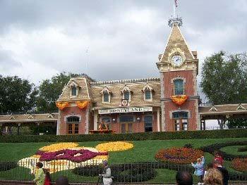 com The ticket booths at Disneyland's entrance are topped by familiar-looking "pumpkins.