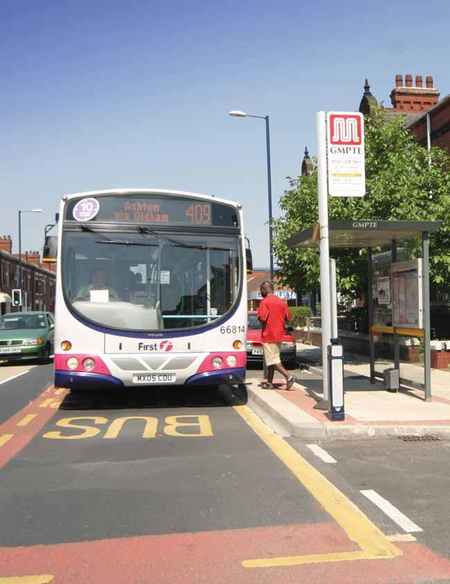 0 Quality Bus Corridor delivery report 999/00-006/07 Quality Bus Corridor delivery report 999/00-006/07 The pavement is built out into the road so that the bus can stop parallel to the kerb without
