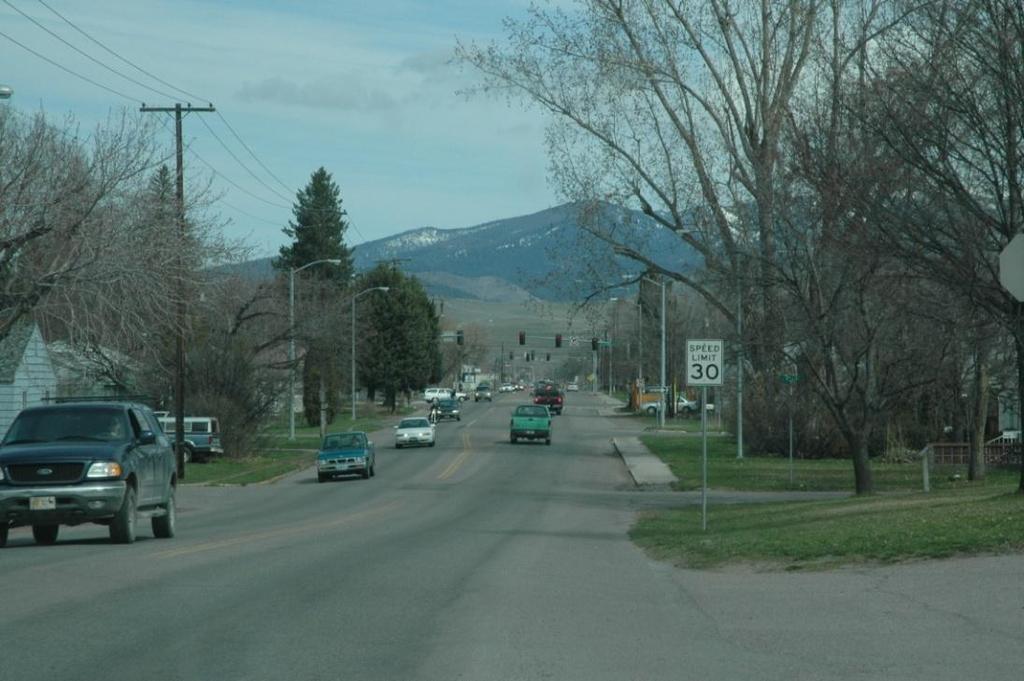 Russell Street Missoula, MT Basic Question Which alternative best accommodates projected traffic volumes without compromising the