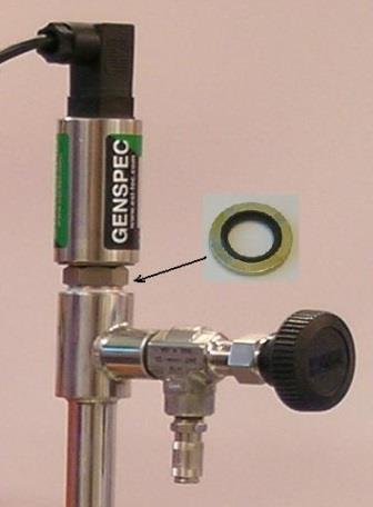 The gasket for the pressure transducer is a possibility (almost never) (fig. 2). The soft seal at the valve stem may be damaged (fig. 3).