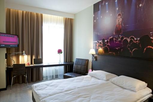 Double room Superior (double bed) Single room Suite Double room Suite (double bed) 105