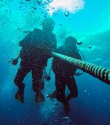 to the lungs.! NEVER HOLD YOUR BREATH WHEN SCUBA DIVING Have you noticed anything? The biggest pressure and gas volume change is between 10m / 33ft and the surface.