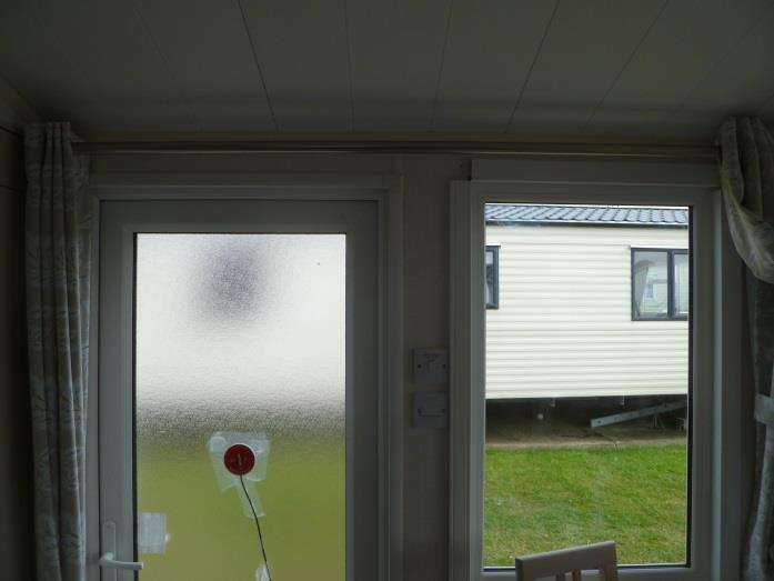 Figure 4: Internal images of C05 original door with adjacent window replaced 20-Mar-2015 The thermal