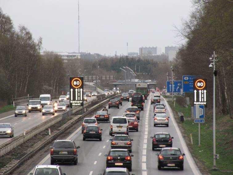 The overall objective of the pilot trial is to improve traffic flow without compromising traffic safety. It is also an objective to develop and test a concept for hard shoulder running in Denmark.