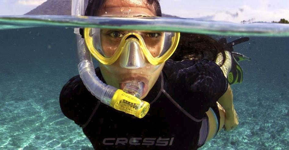 Introduction to Snorkeling If you are new to snorkelling or are not a conident swimmer, for your safety please consider taking a short snorkeling lesson, before trying to snorkel on your own or