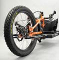 As a standard, the Fatbike comes with electrical support. The 250 W motor has a range of up to 60 km and adds around 8 kg of extra weight to the Fatbike.