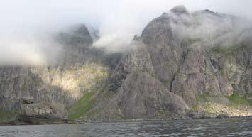 LOFOTEN ISLANDS 4&5 3 8 Start/Fin 9 2 1 7 6 l 10 km l Much of Lofoten is composed of steep gneiss and