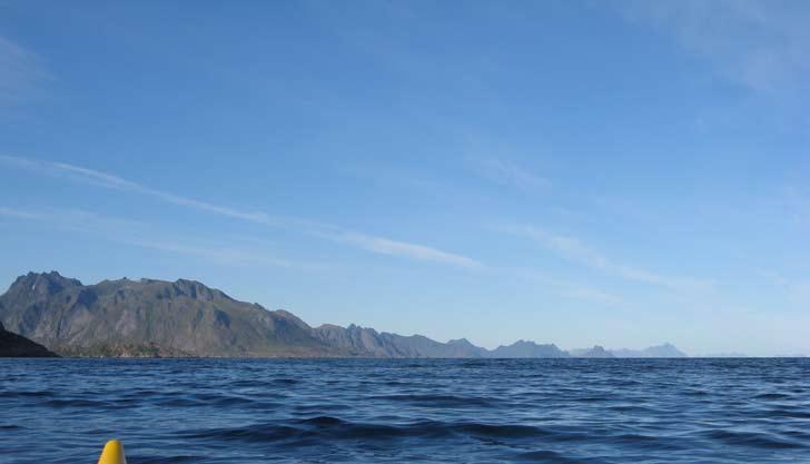 After a 3 km crossing Flakstadøya I continued to claw up the coast into the wind to Nusfjord where I camped.