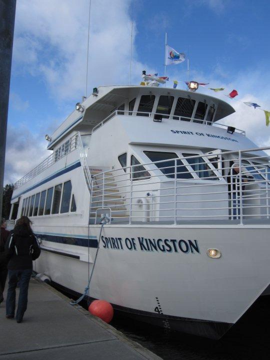 between North Kitsap (Kingston) and downtown Seattle (Pier 50). It s the fast (50 minutes), direct, hassle-free, efficient and economical way to make the most of your commute.