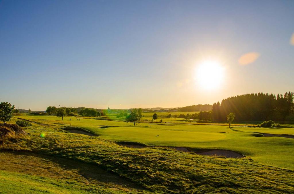 GENERAL INFORMATION At Forsgården Golf Club there are 27 beautiful holes of golf situated only five minutes by car from the center of Kungsbacka.