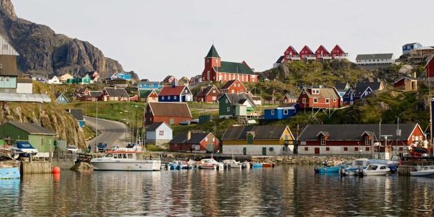DAY 13 Modern settlement with ancient traditions Location: Sisimiut En route to Sisimiut, we encourage you to be out on deck to scout for whales.