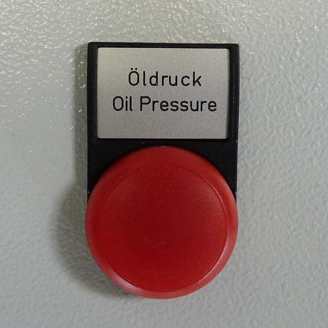 O I L P R E S S U R E M O N I T O R I N G Oil pressure monitoring The oil pressure is maintained by a pressure switch during operation.