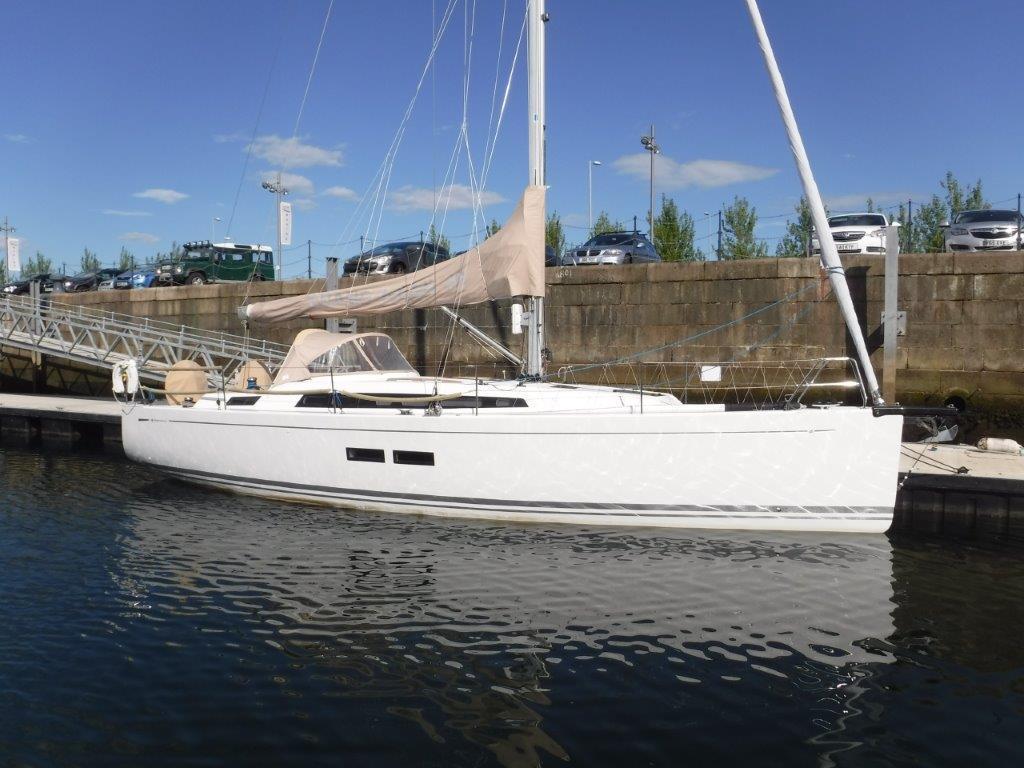 eu +44 (0)330 3321120 Grand Soleil 39 Built 2012 Deep 'T' Keel This is a very well equipped