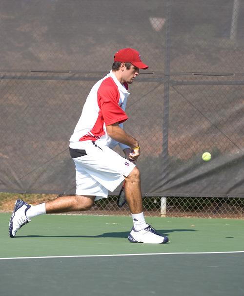 1 seed Mykyta Kryvonos, a professional player on the USTA circuit, in the round of 64 at the 2005 USTA Clay Court Championships.