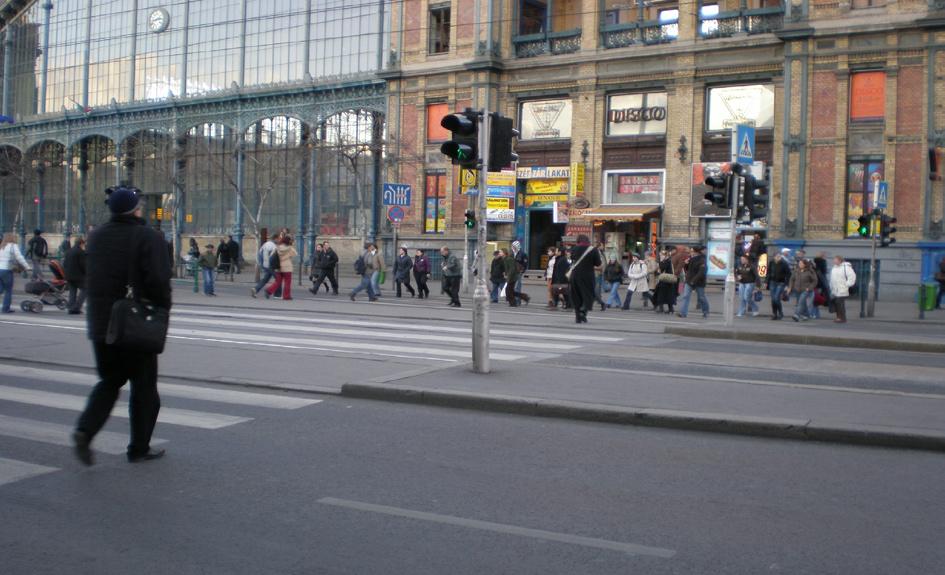 Pedestrians and other vulnerable road users According to Hungarian legislation, pedestrians have priority at pedestrian crossings.