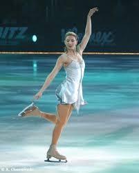 Caryn Cadavy By: Alexandra Burnside, 7 th Grade Caryn Cadavy was born on December 9, 1967 in Erie. She is a professional figure skater and has won various titles for this skill.