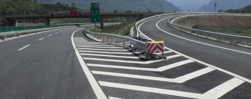 reduce fatality at the time of an accident. It can also be installed ahead of an obstacle (tollgate, guide post, etc.