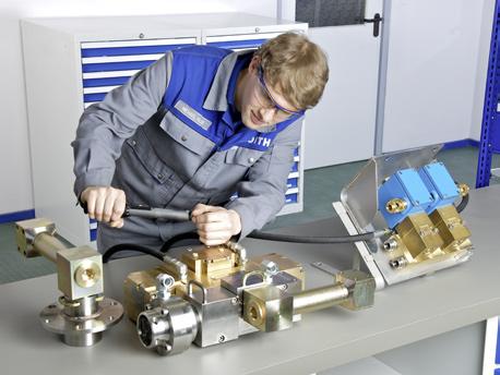 Voith Turbo GmbH & Co. KG Electronic Drive Systems Voithstr. 1 74564 Crailsheim, Germany Tel.