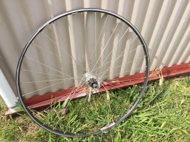$20 WR10 Campagnolo 10 sp hub with skewer (no
