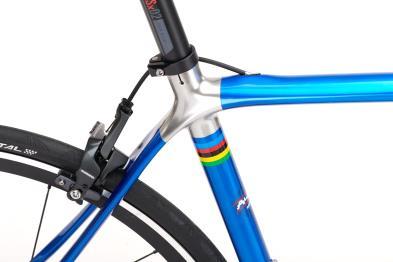 fork weight 350 g Tapered headtube 1 1/8 top - 1 1/2 bottom Colors: S1 CARBON S2 RED S3 BLUE S4