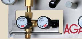 The high pressure in the hoses demands depressurization when changing the bundle.