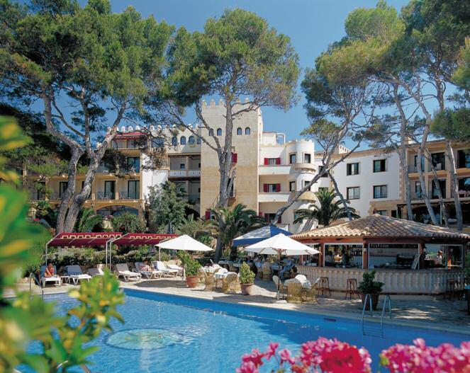 Mallorca - Villamil One of our favourite hotels! Perched on Paguera beach and surrounded by lush greenery, the Villamil Hotel is a fantastic discovery.