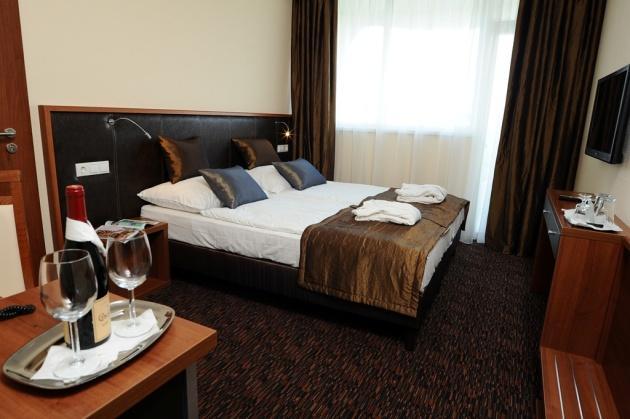 hu/en/ Extra day cost with full board accommodation Hotel****: 60 / person/night (rooms with 2-3 beds) In