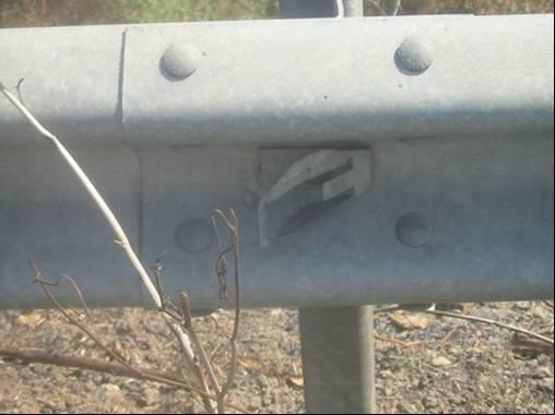 Figure 12 Missing reflectors on safety barriers: