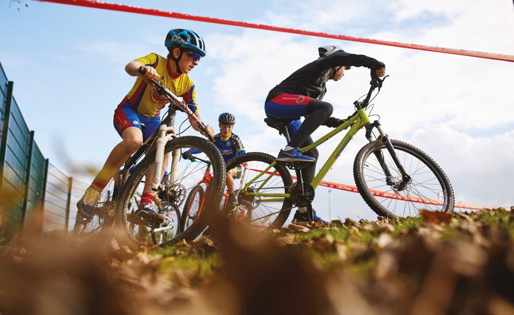 Cyclo-Cross Cyclo-Cross involves mass starts and consists of multiple laps of a relatively short course that is generally less technically demanding than mountain bike courses.