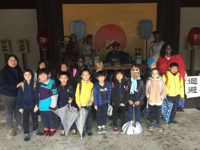 On arrival, we visited the Century of Fashion, Cheongsam Hong Kong Story. Both classes have been learning about the topic Clothes and Fashion, and therefore found this area very interesting to visit.