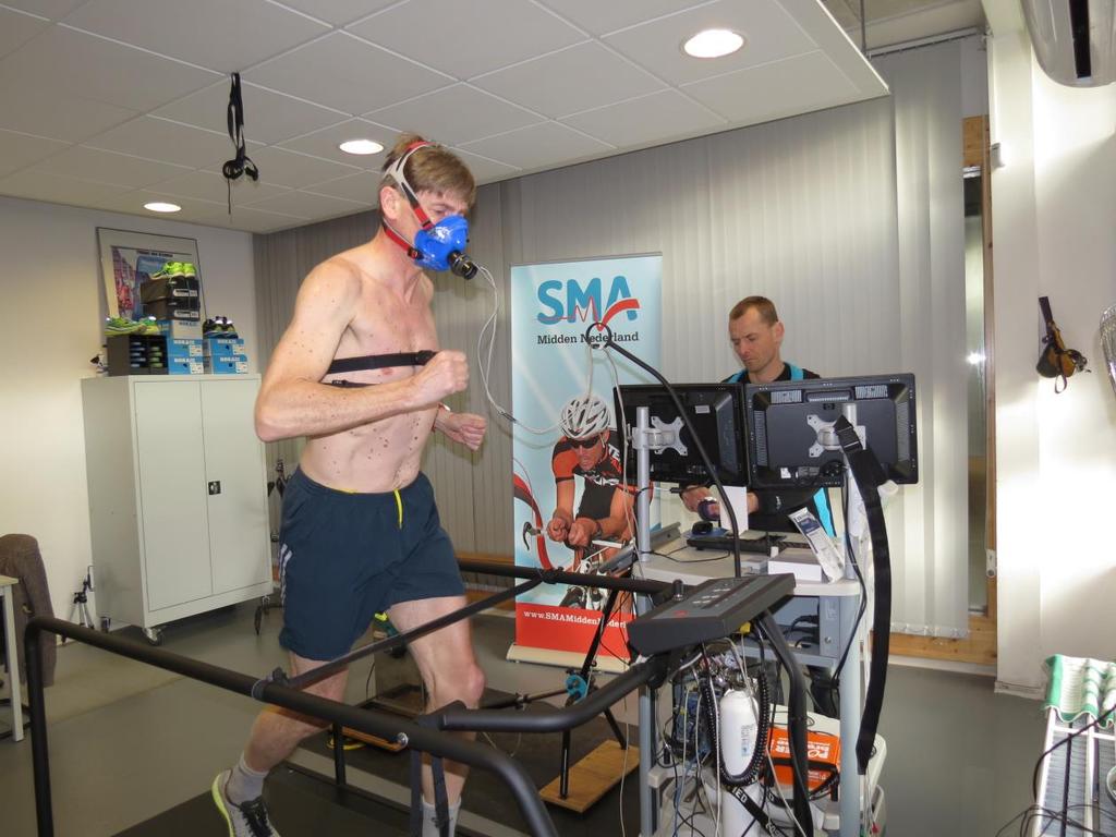 Combined ergo spirometry and running power treadmill test Hans (58 kg) Ron (80 kg) Step Power VO2 ECR Power VO2 ECR (km/h) (Watt/kg) (ml/kg/min) (kj/kg/km) (Watt/kg) (ml/kg/min) (kj/kg/km) 10 2.