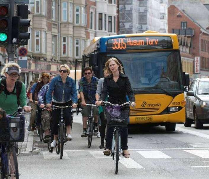 Transport policy for sustainable urban mobility More Cyclists More Pedestrians More Metro