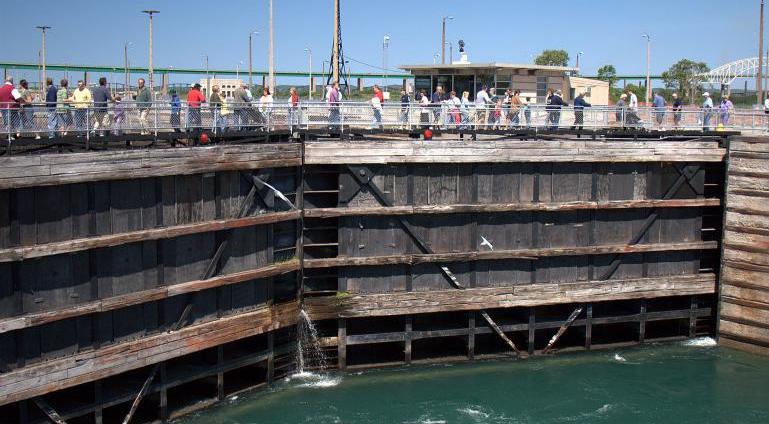 Pressure Prism (PP) Method (cont d) Exercise : (Fox s book) Gates in the Poe Lock at Michigan, US close a channel, which is 34 m wide and 10 m deep. The geometry of one pair of gates is shown below.